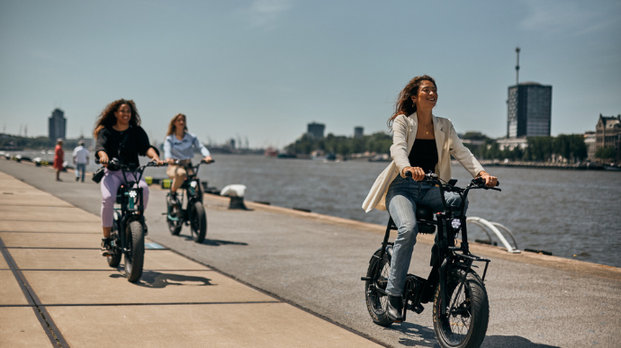 Nederlanders fietsen steeds meer en verder