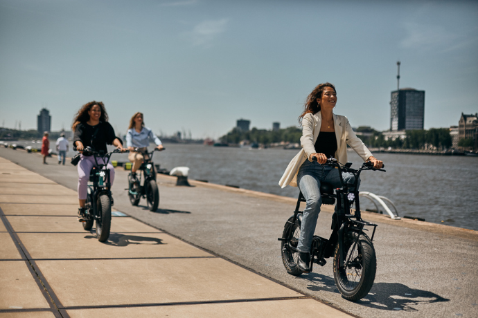 Nederlanders fietsen steeds meer en verder